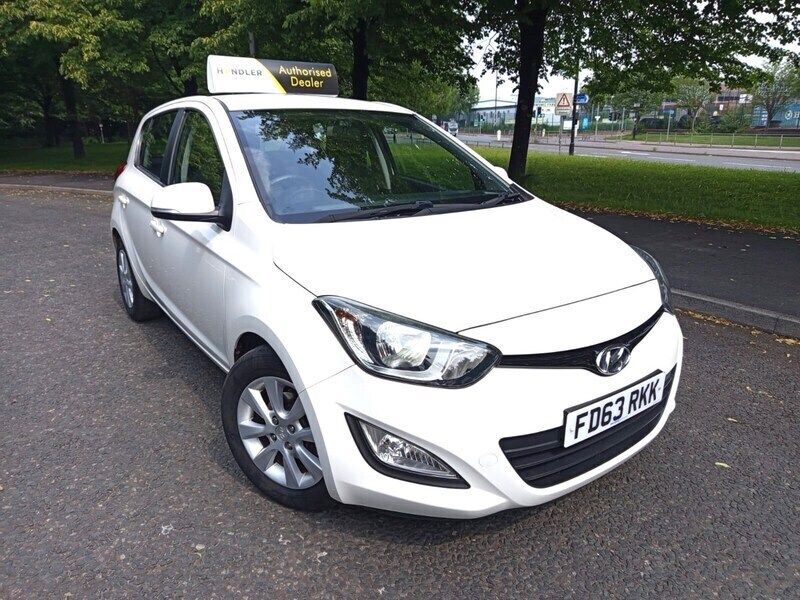 White Used 2013 Hyundai i20 Active Hatchback | £3,450 (Fair price) - Image 1/4