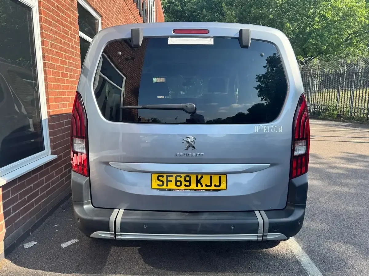 Used Peugeot Rifter Allure 100 HP (73 kW) 2020 Grey MPV