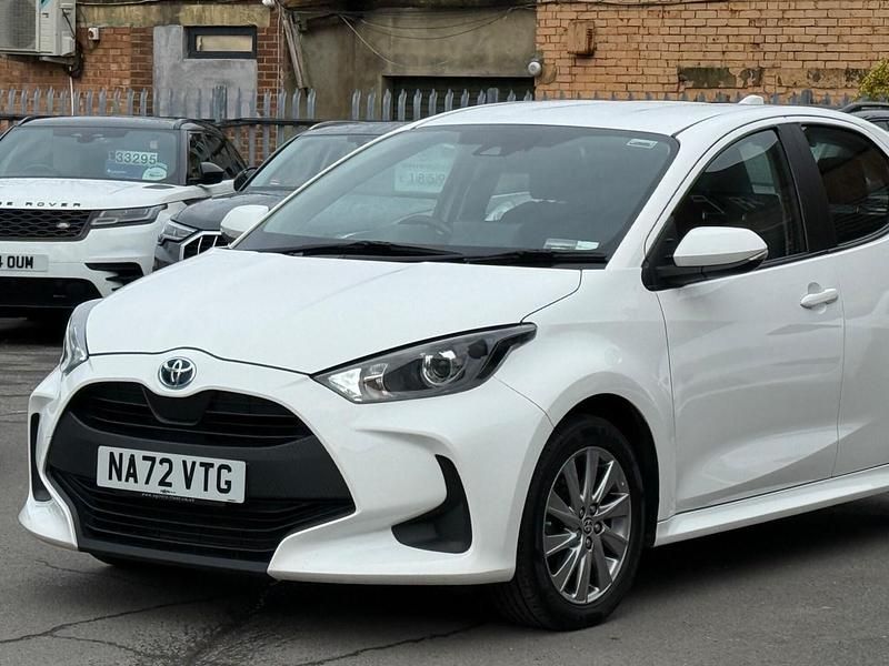 Used Toyota Yaris Hybrid 2022 White Hatchback