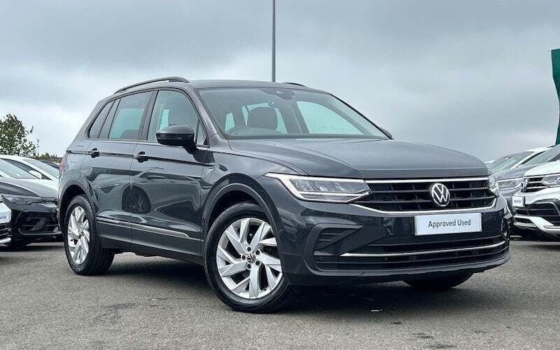 Used 2024 VW Tiguan Life SUV | £20,295 (Super price) - Image 1/4