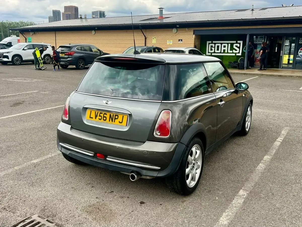 Używany Mini Cooper Hatch 2006 Szary Hatchback