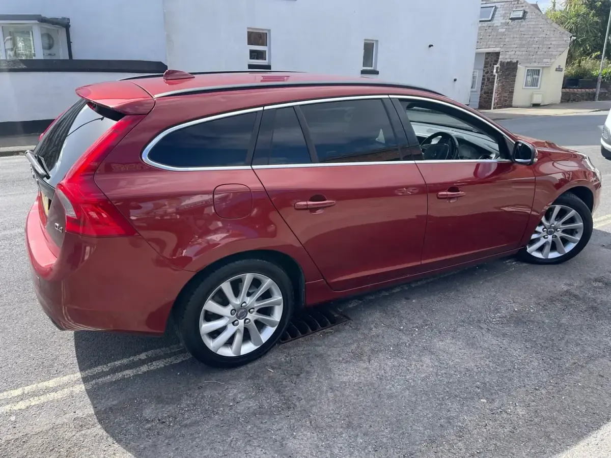 Usado Volvo V60 SE 2015 Rojo Familiar