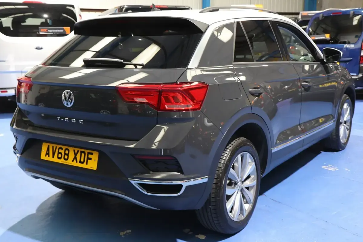 Usado VW T-Roc Design 150 CV (110 kW) 2019 Gris SUV