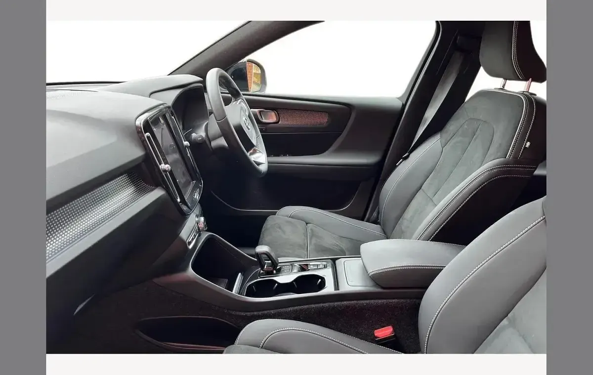 Used Volvo XC40 Plus 194 HP (142 kW) 2024 Silver dawn SUV