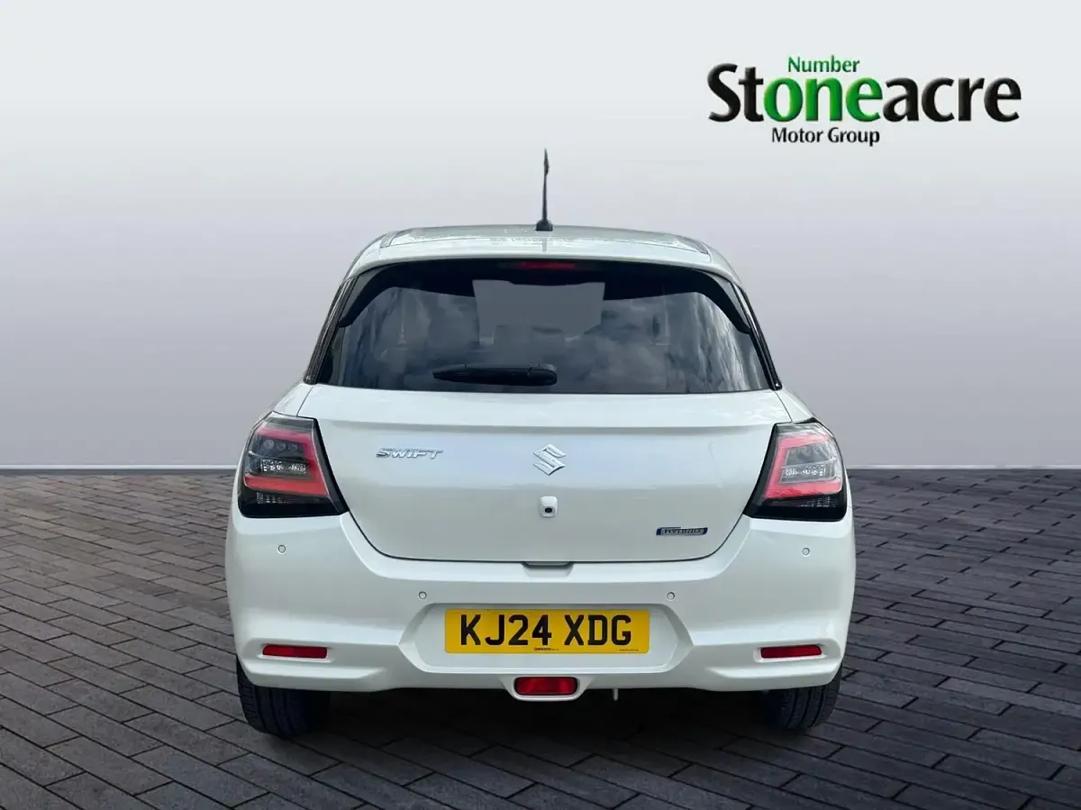 Used Suzuki Swift 82 HP (60 kW) 2024 White Hatchback