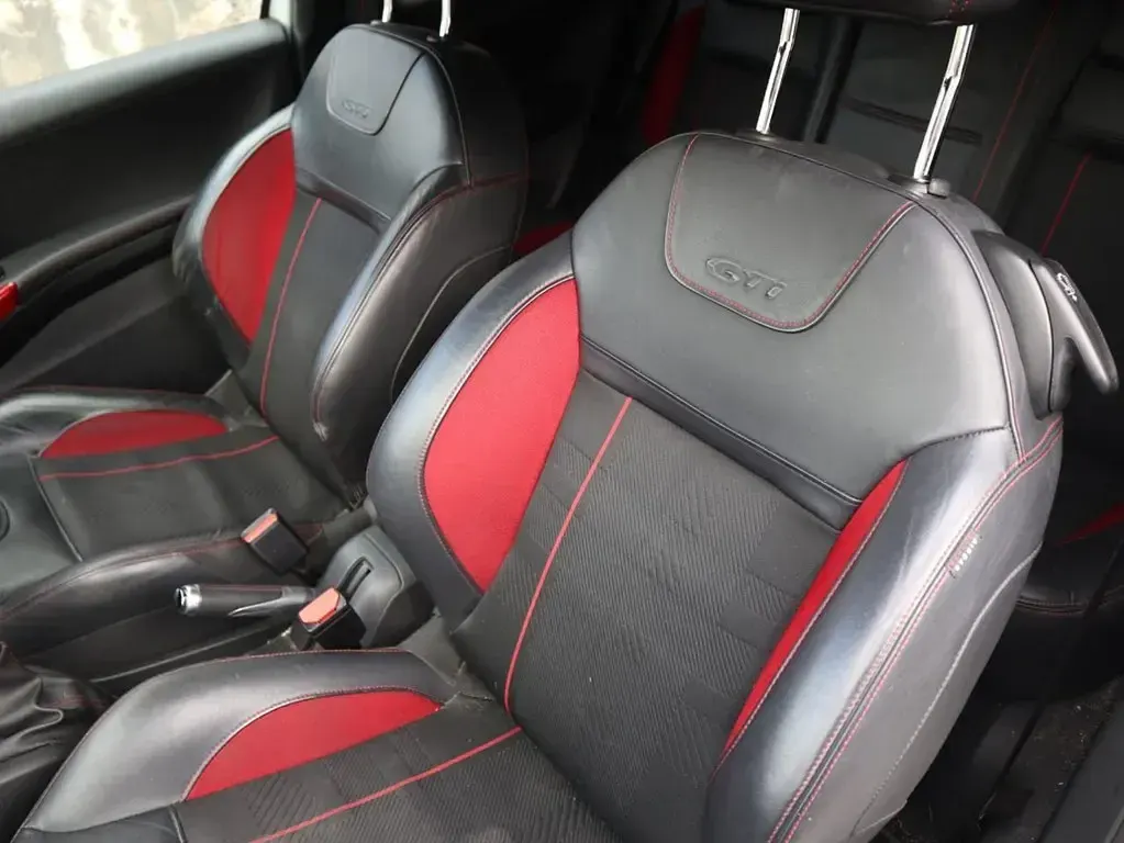 Gebraucht Peugeot 208 GTi 200 PS (147 kW) 2015 Weiß Kleinwagen