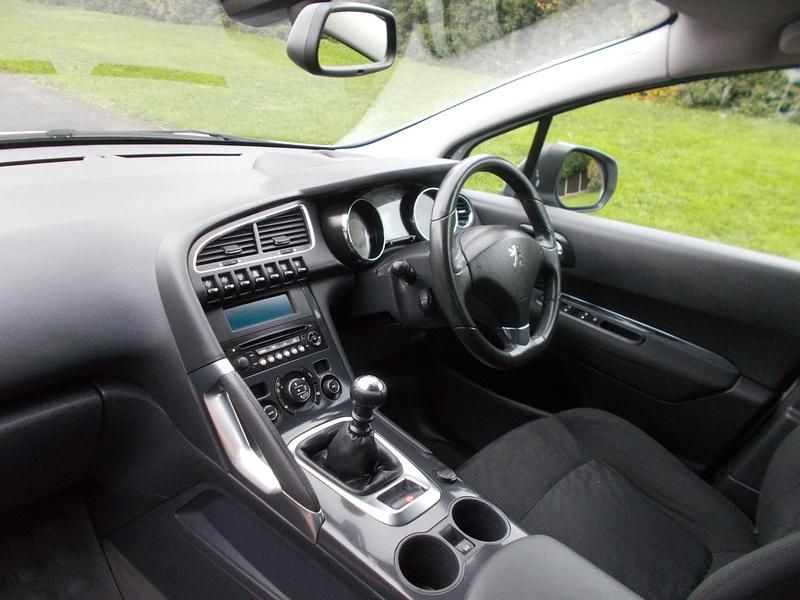 Used Peugeot 3008 Allure 2012 White Hatchback