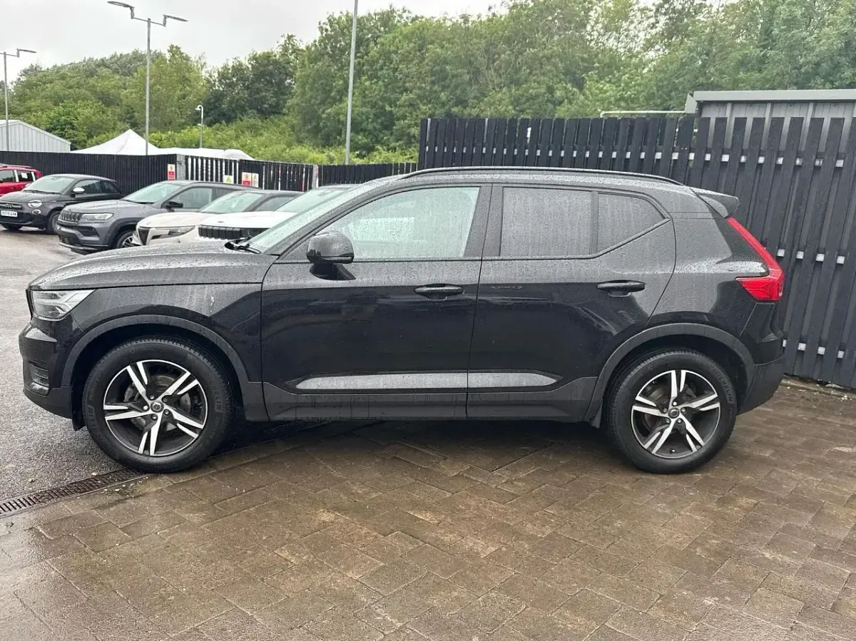 Used Volvo XC40 R-Design 161 HP (118 kW) 2021 Black SUV