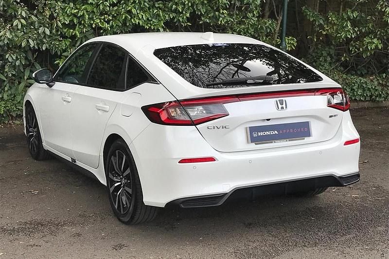 Used Honda Civic Elegance 143 HP (105 kW) 2024 White Hatchback