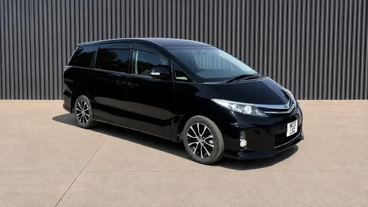 Used Toyota Estima 170 HP (125 kW) 2013 Black MPV