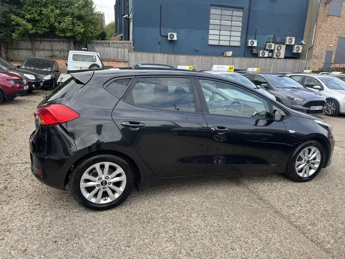 Used Kia Ceed 89 HP (65 kW) 2016 Black Hatchback