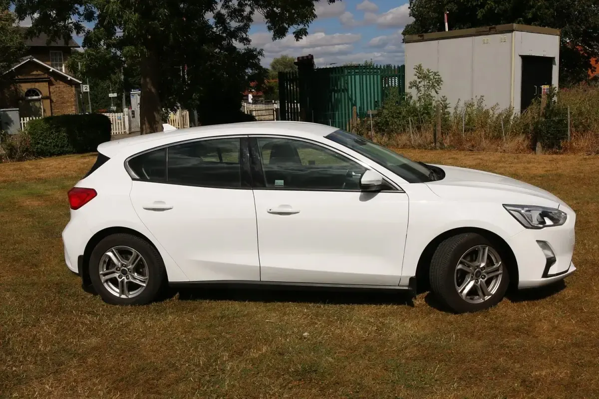 Used Ford Focus Zetec 125 HP (91 kW) 2019 White Hatchback