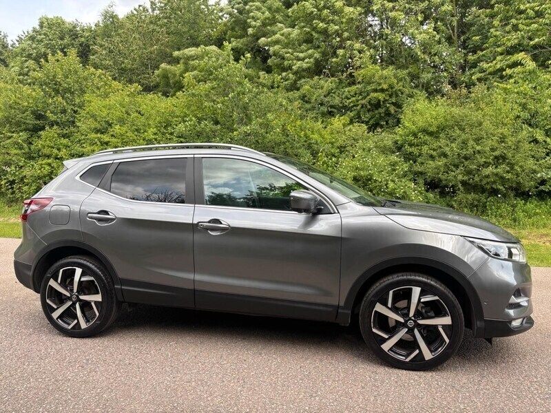 Grey Used 2020 Nissan Qashqai Tekna SUV | £16,795 (Fair price) - Image 1/4