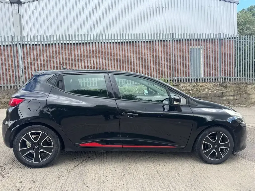 Usado Renault Clio IV Dynamique 90 CV (66 kW) 2014 Negro Utilitario
