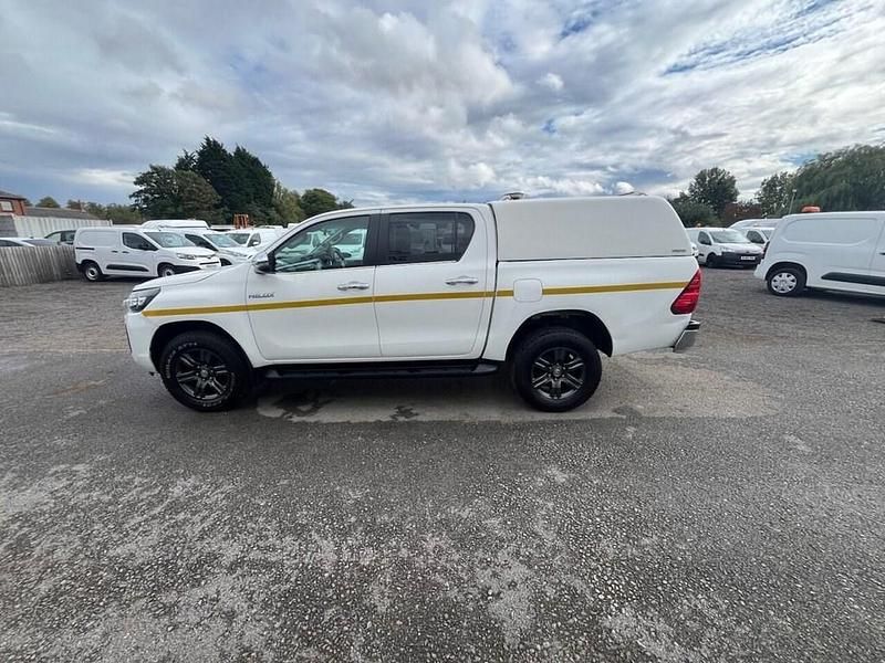 Used Toyota HiLux 150 HP (110 kW) 2021 White Pickup