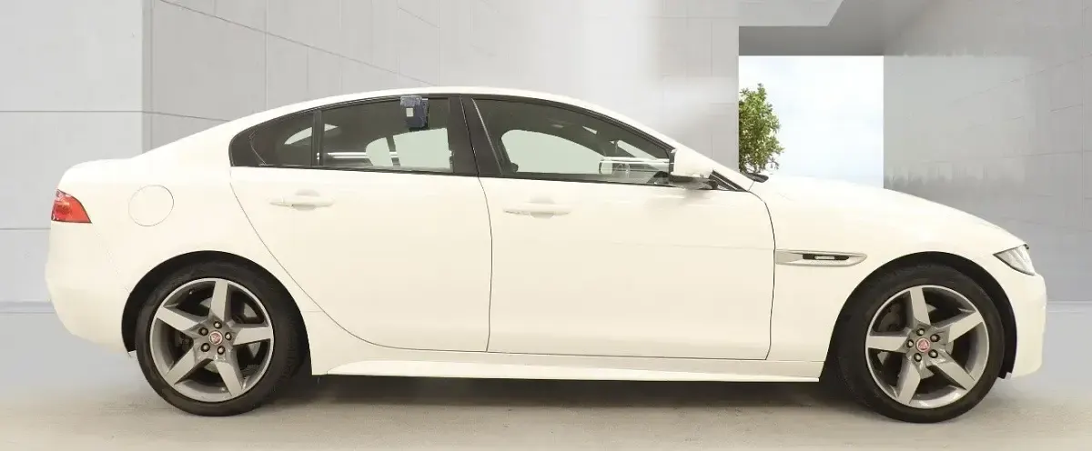 Used Jaguar XE R-Sport 240 HP (176 kW) 2016 White Sedan