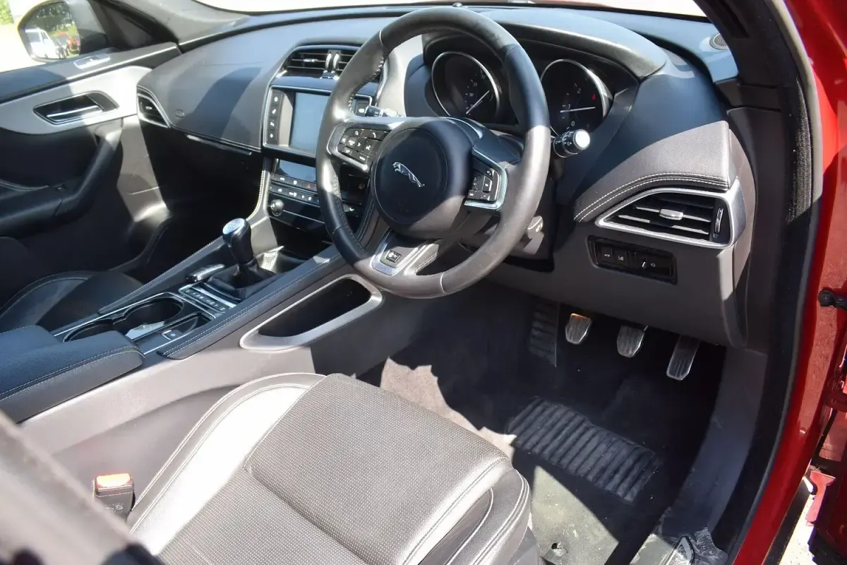 Used Jaguar F-Pace R-Sport 163 HP (119 kW) 2017 Red SUV
