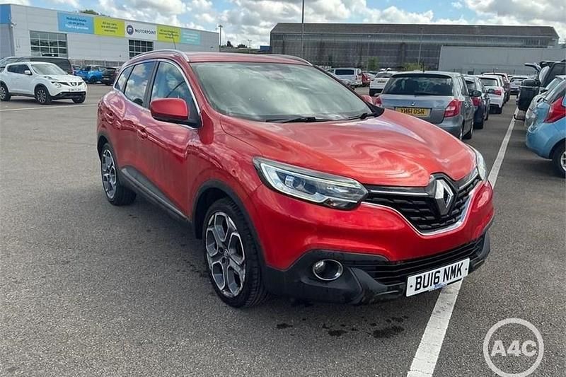 Red Used 2016 Renault Kadjar Dynamique SUV | £8,842 (A bit pricey) - Image 1/1