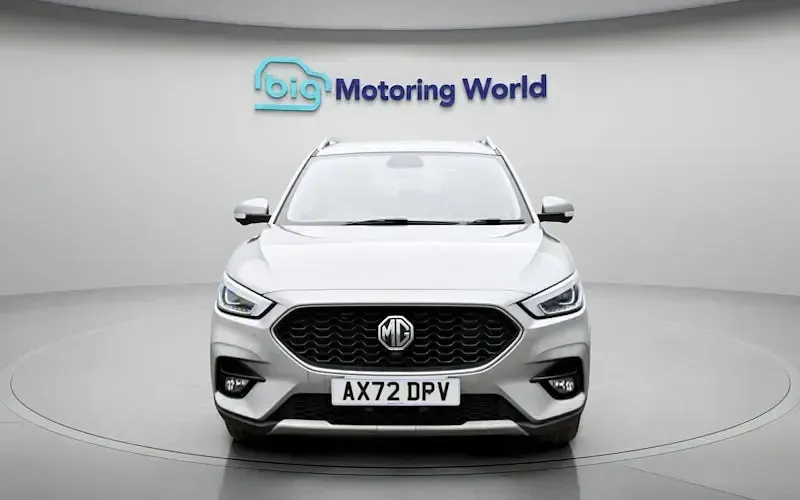 Usado MG ZS Exclusive 106 HP (77 kW) 2023 Prateado SUV