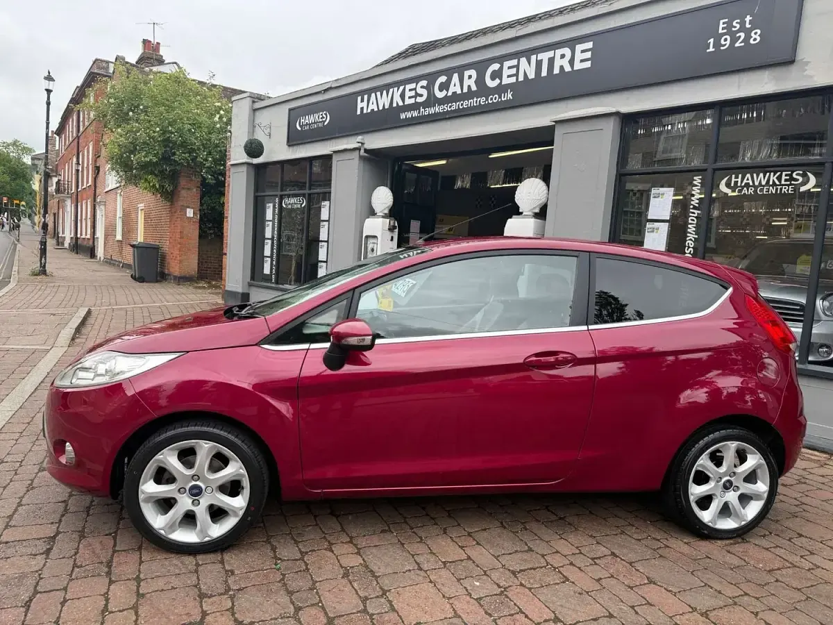 Used Ford Fiesta Individual 96 HP (70 kW) 2010 Red Hatchback