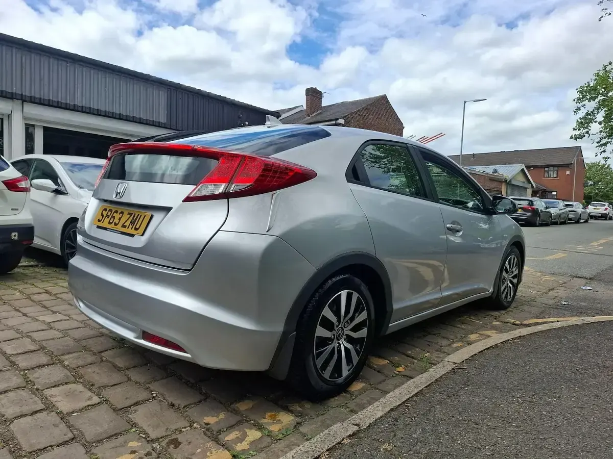 Used Honda Civic ES 120 HP (88 kW) 2013 Silver Hatchback