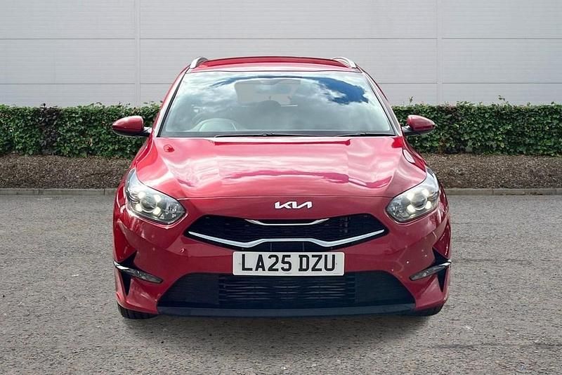 Used Kia Ceed 138 HP (101 kW) 2025 Red Hatchback