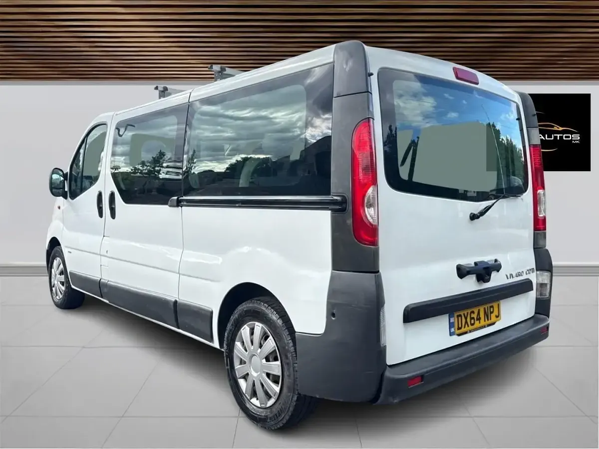 Used Vauxhall Vivaro 115 HP (84 kW) 2014 White MPV