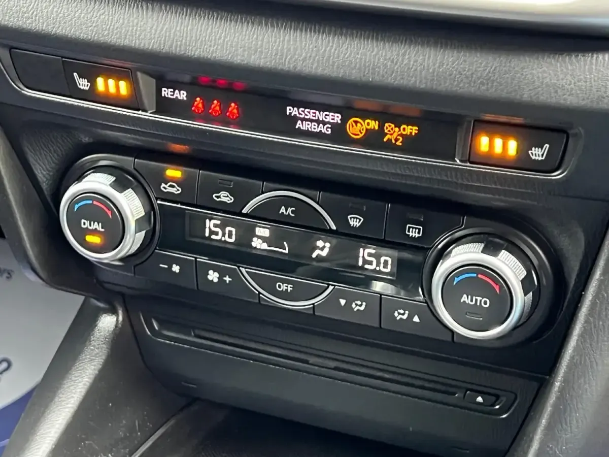 Usado Mazda 3 120 CV (88 kW) 2017 Negro Utilitario