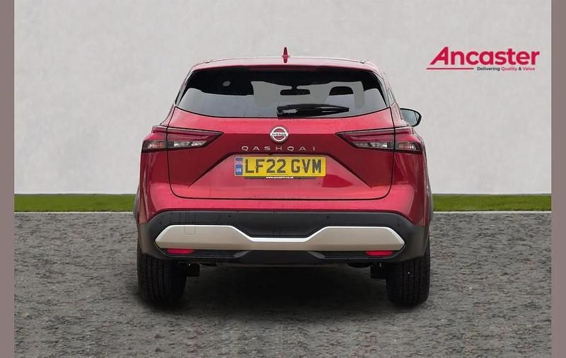 Used Nissan Qashqai N-Connecta 155 HP (114 kW) 2022 Red SUV