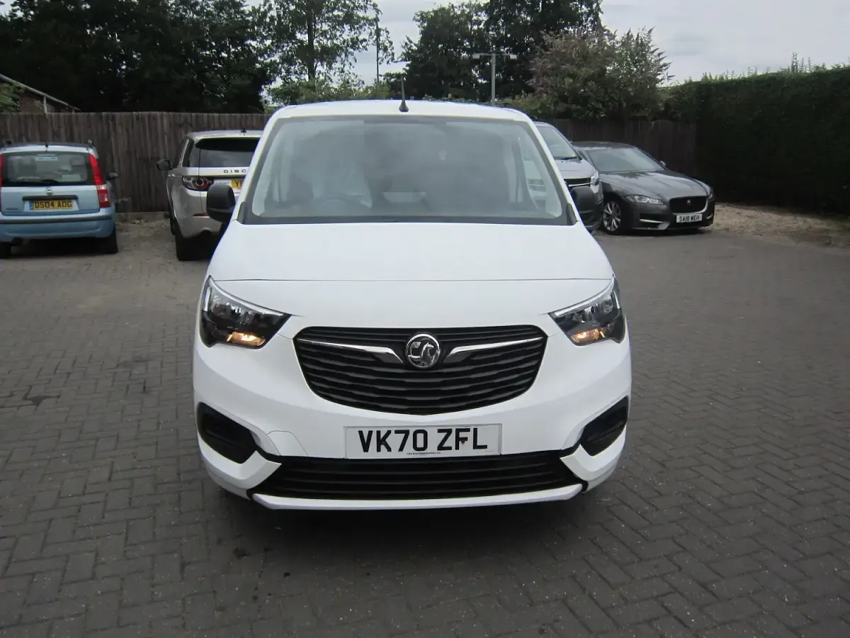 Used Vauxhall Combo Sportive 100 HP (73 kW) 2021 White MPV