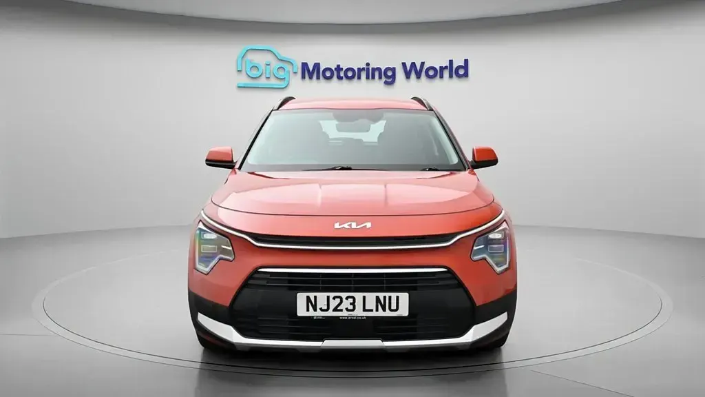 Second-hand Kia Niro 180 CP (132 kW) 2023 Portocaliu SUV