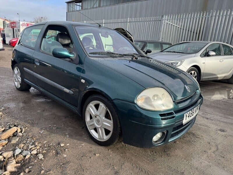 Green Used 2001 Renault Clio II Hatchback | £4,995 (Expensive) - Image 1/4