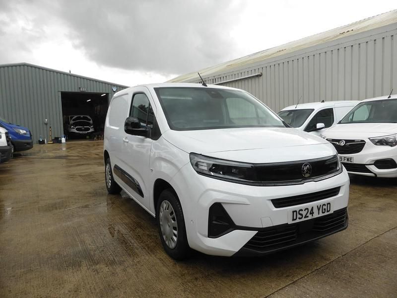 Used Vauxhall Combo 130 HP (95 kW) 2024 White MPV