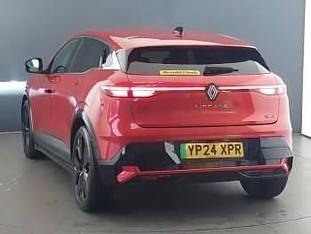 Begagnad Renault Megane E-Tech Techno 159 kW (217 HK) 2024 Röd Halvkombi