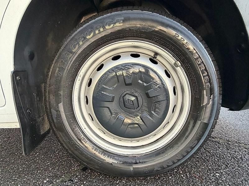 Used Renault Master Business 145 HP (106 kW) 2023 Mineral white MPV