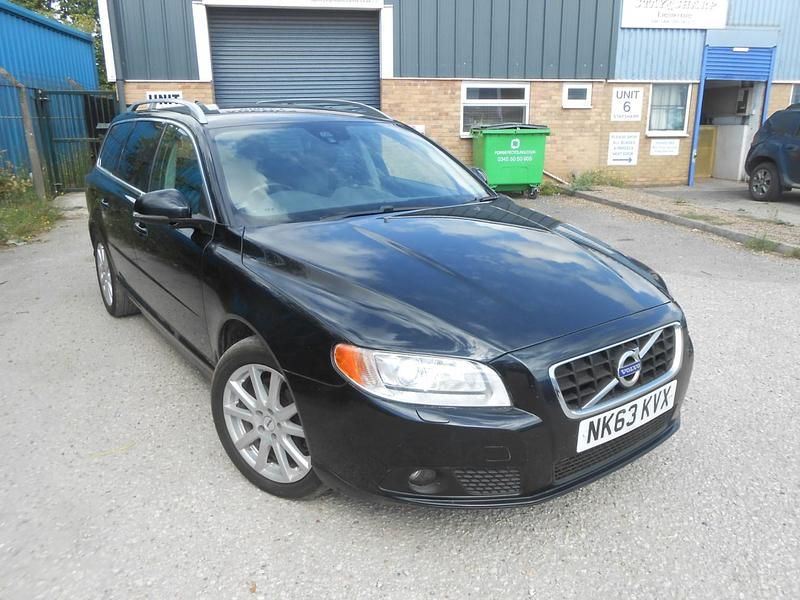 Black Used 2013 Volvo V70 SE Lux Estate | £6,000 (Fair price) - Image 1/4