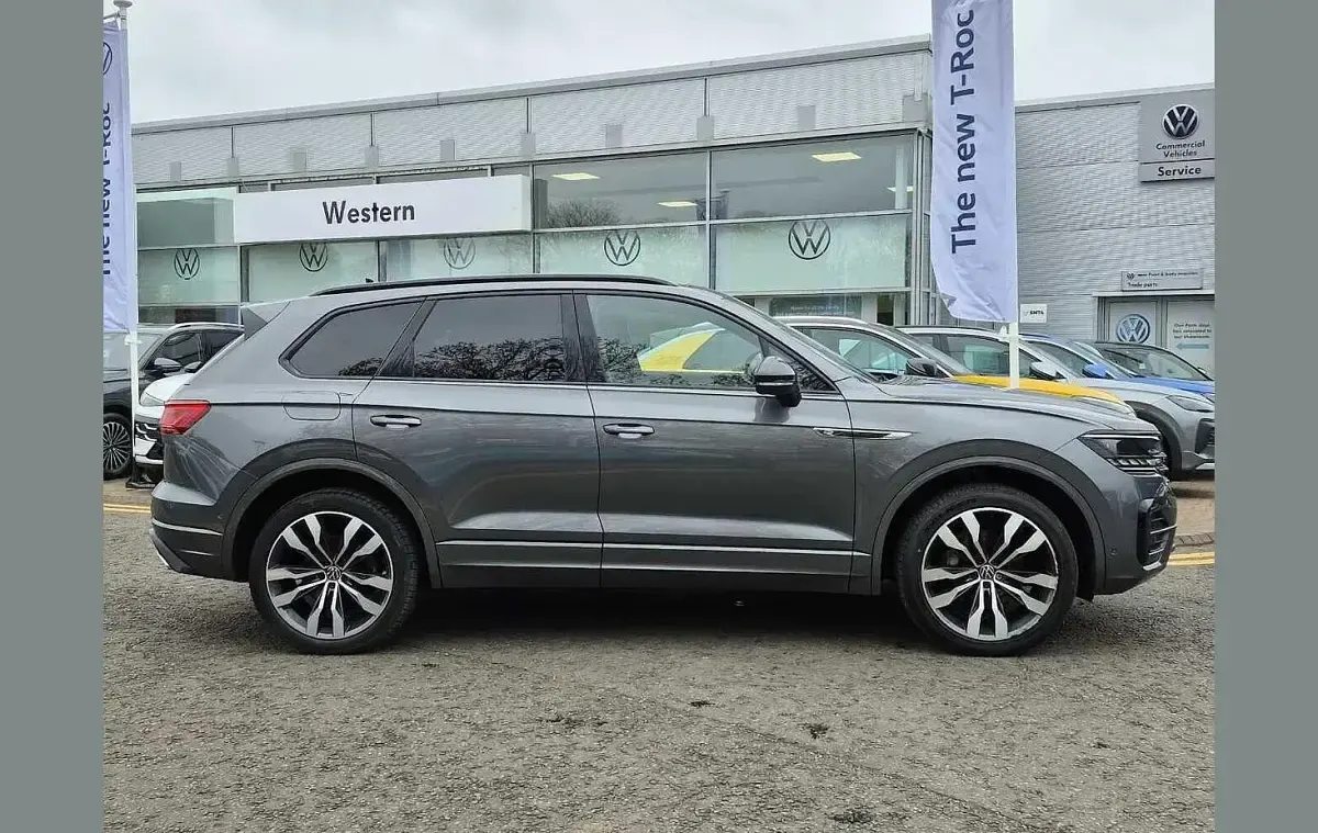 Usado VW Touareg Black Edition 231 HP (169 kW) 2023 Cinzento SUV