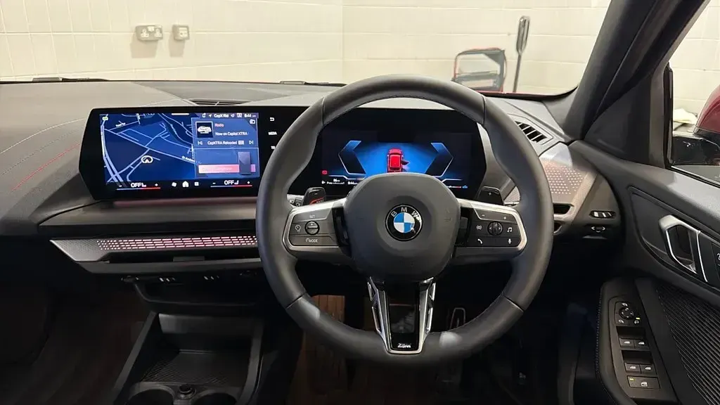 Usado BMW 120 M Sport 2025 Rojo Utilitario
