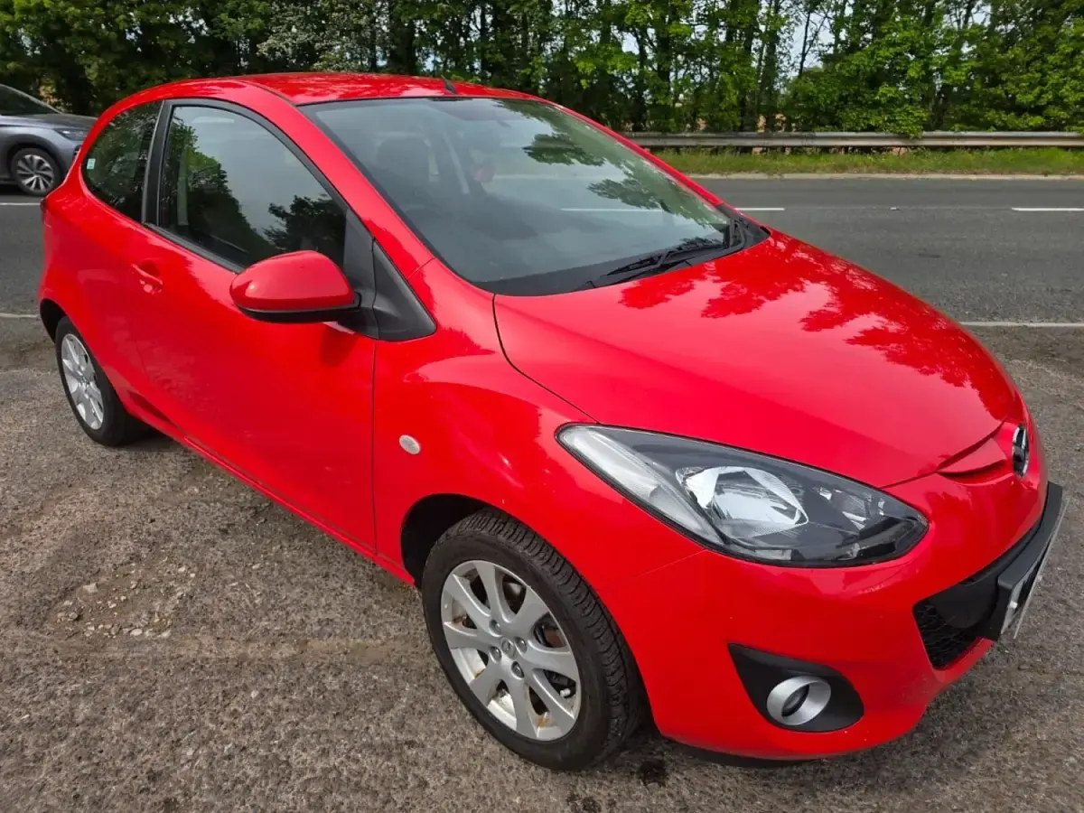 Used Mazda 2 84 HP (61 kW) 2012 Red Hatchback