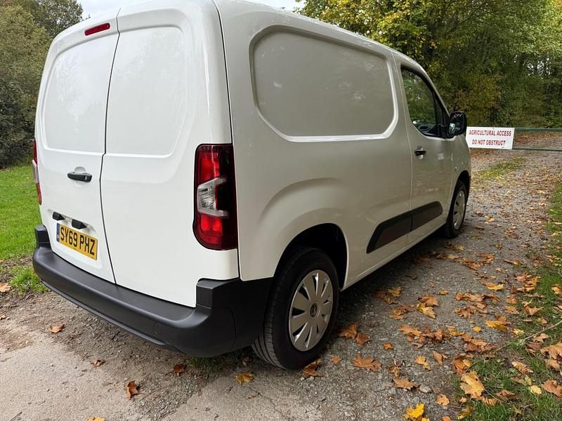 Używany Vauxhall Combo Edition 100 KM (73 kW) 2019 Biały Minivan