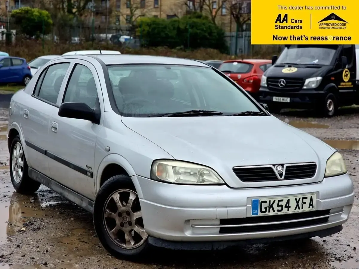 Second-hand Vauxhall Astra Enjoy 90 CP (66 kW) 2004 Argintiu Hatchback