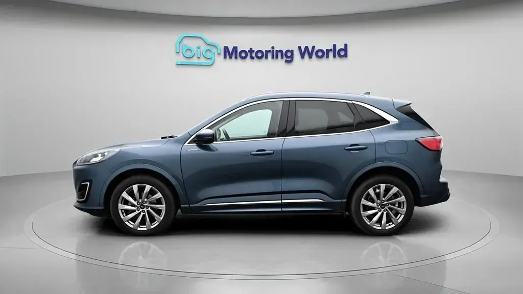 Usado Ford Kuga Vignale 190 HP (139 kW) 2023 Azul SUV