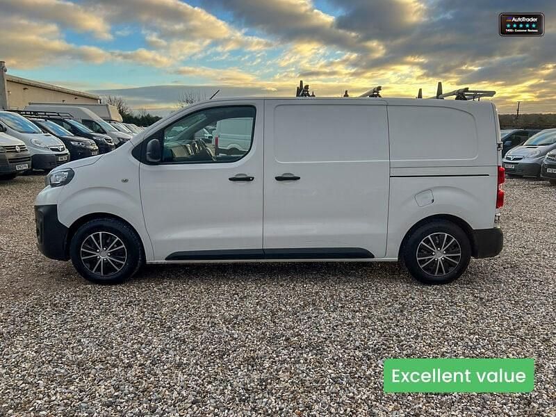 White Used 2017 Peugeot Expert Van | £9,449 (Fair price) - Image 1/4