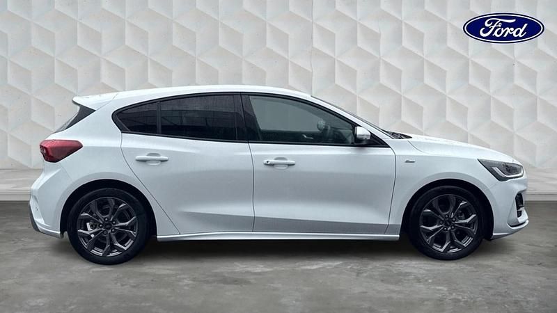 Used Ford Focus ST-Line 123 HP (90 kW) 2024 White Hatchback