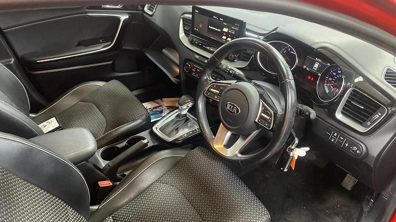 Used Kia Ceed 138 HP (101 kW) 2020 Red Hatchback