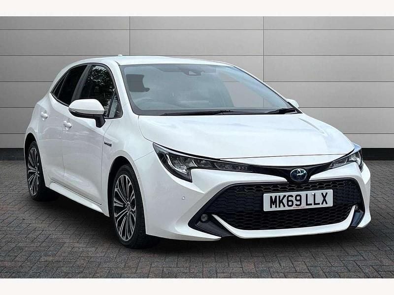 White Used 2019 Toyota Corolla Design Hatchback | £15,450 (Fair price) - Image 1/4