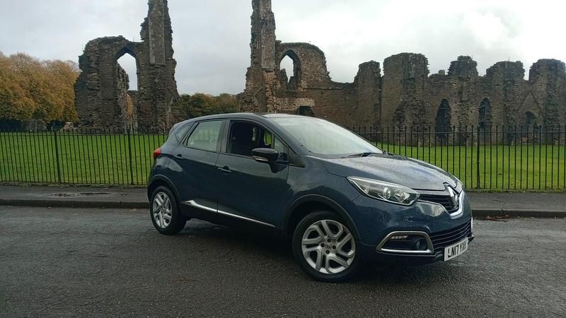 Blue Used 2017 Renault Captur Dynamique SUV | £5,499 (Good price) - Image 1/4