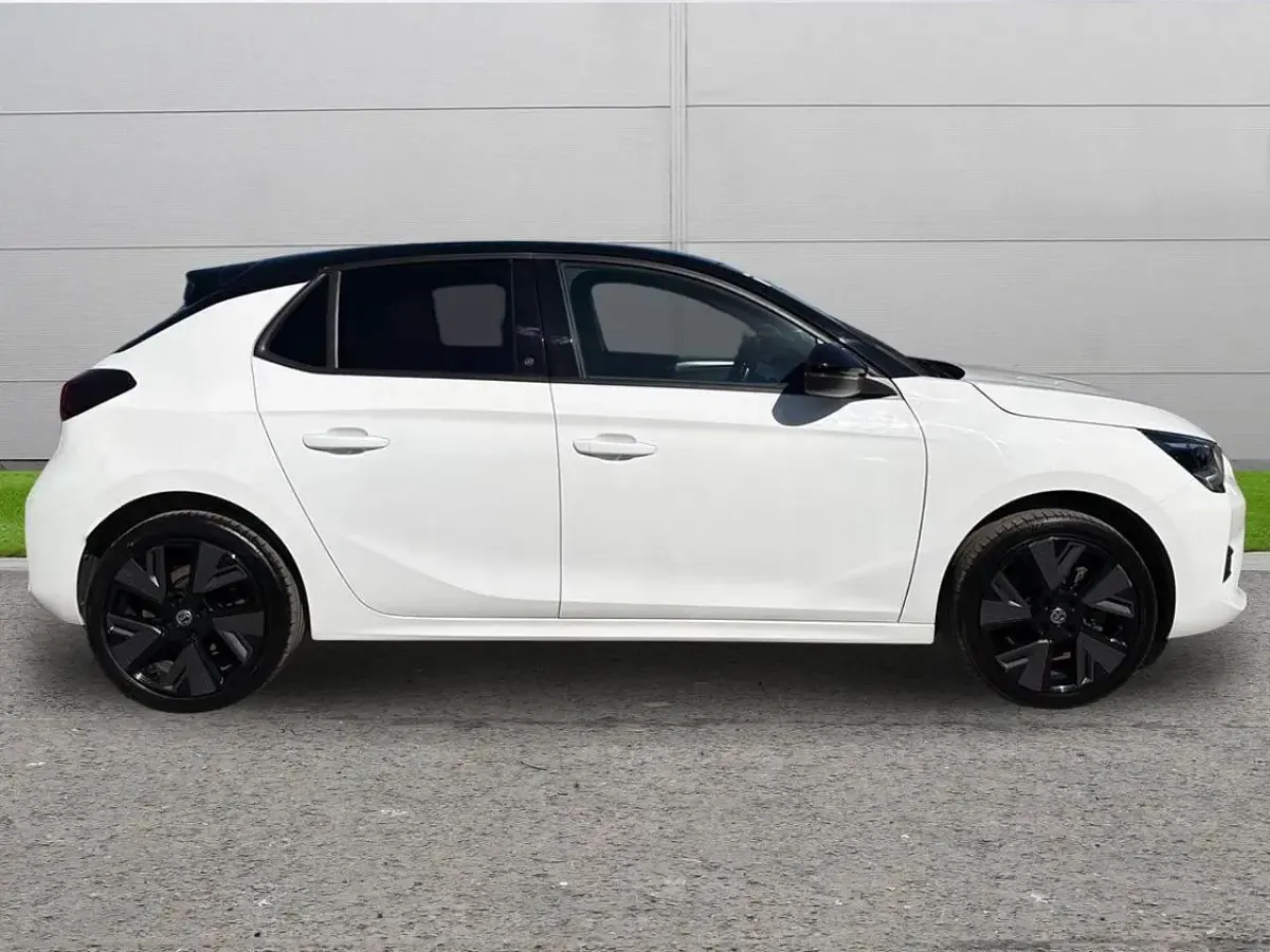 Second-hand Vauxhall Corsa-e SRi 98 kW (134 CP) 2022 Alb Hatchback