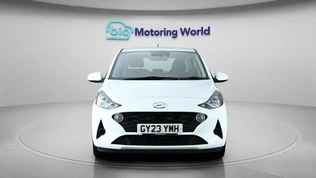 Used Hyundai i10 SE 67 HP (49 kW) 2022 White Hatchback