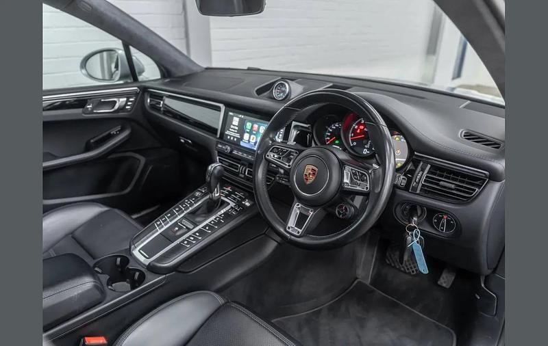 Used Porsche Macan Turbo 434 HP (319 kW) 2019 Silver SUV
